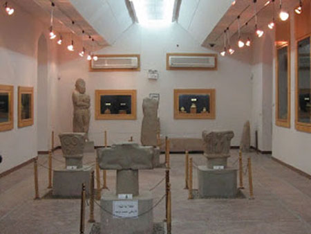 کهن ترین معبد زیر زنبیـل وارونـه/ناقص