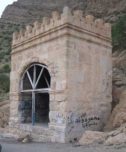 طاق گرا, بنای طاق گرا